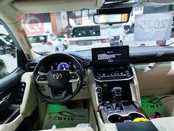 تۆیۆتا لاند کروزەر